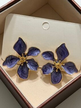 Golden Purple 5-Petal Flower Enamel Statement Earrings.